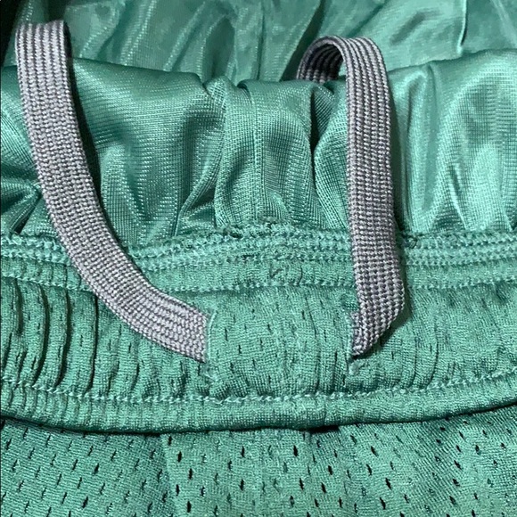 NWOT Oregon Ducks Nike basketball shorts - Picture 5 of 7